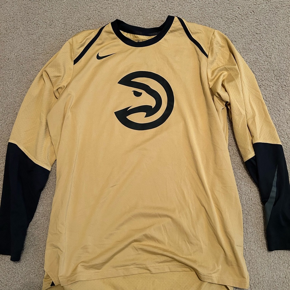 Nike Atlanta Hawks long sleeve shirt